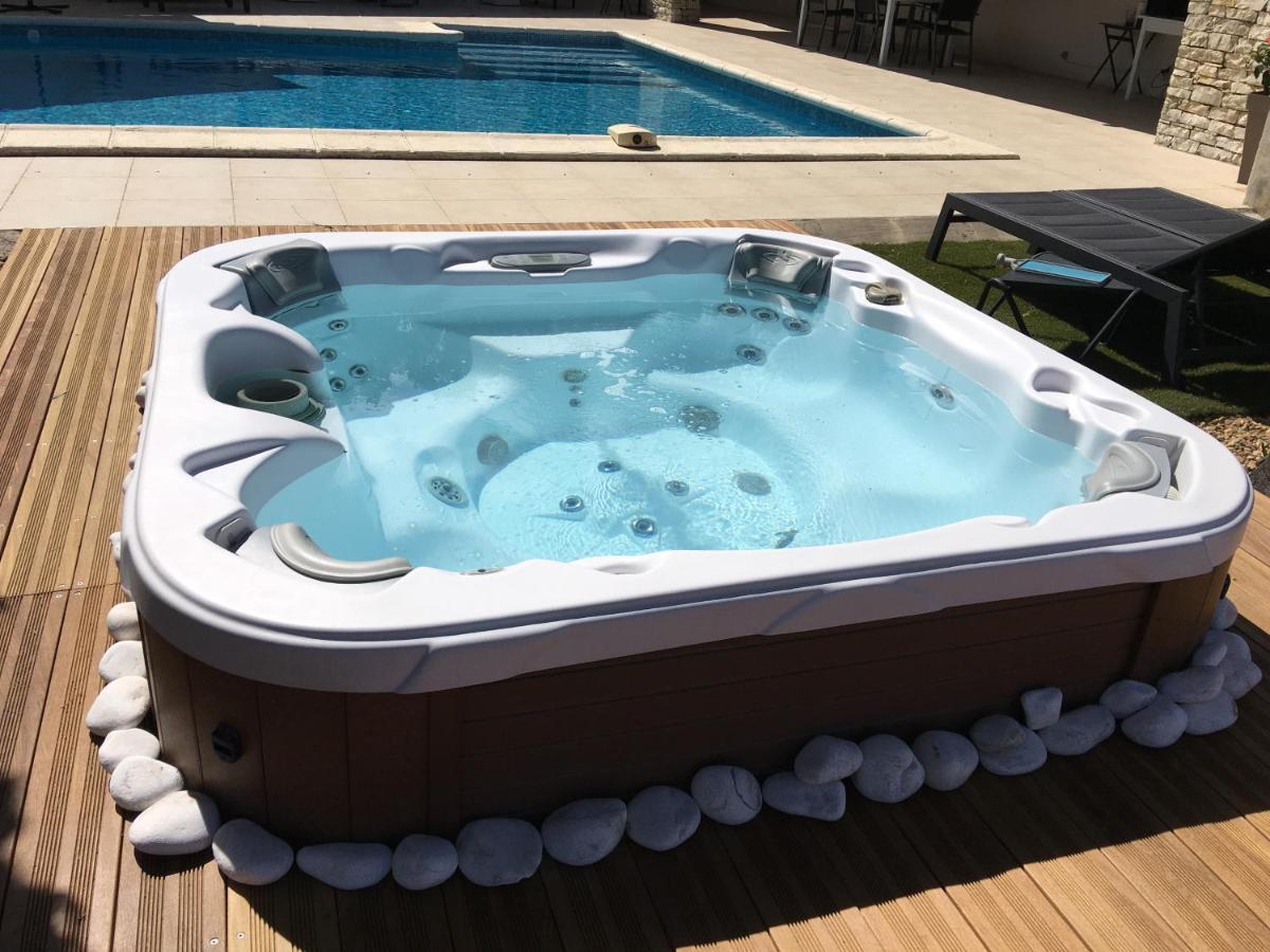 La Villa Mediterranee Wellness Spa Piscine Saint-Drezery Exterior foto